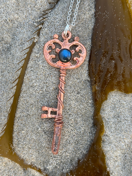 J. Key Necklace || Labradorite || Quartz | Bright Copper