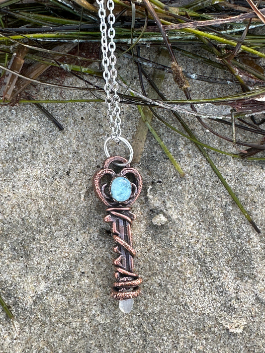 L. Key Necklace | Quartz | Aquamarine